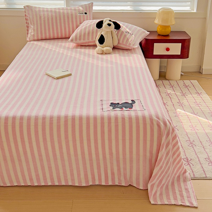 91家纺网 家纺一手货源 找家纺 小叮当家纺仓储工厂店 买家秀 爆款花型2025新款小清新绣花牛奶绒经典条纹系列单品床单床笠床单床笠单件 床单-粉条小猫