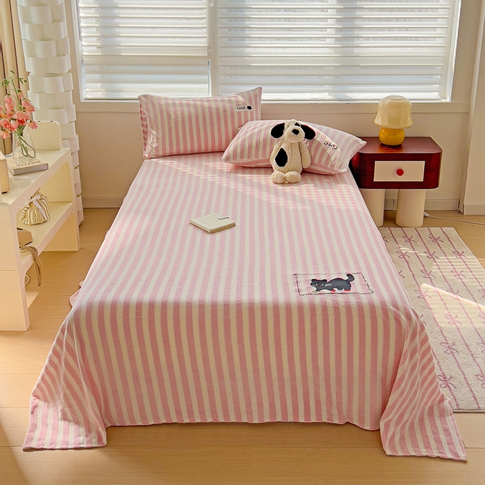 91家纺网 家纺一手货源 找家纺 小叮当家纺仓储工厂店 买家秀 爆款花型2025新款小清新绣花牛奶绒经典条纹系列单品床单床笠床单床笠单件 床单-粉条小猫