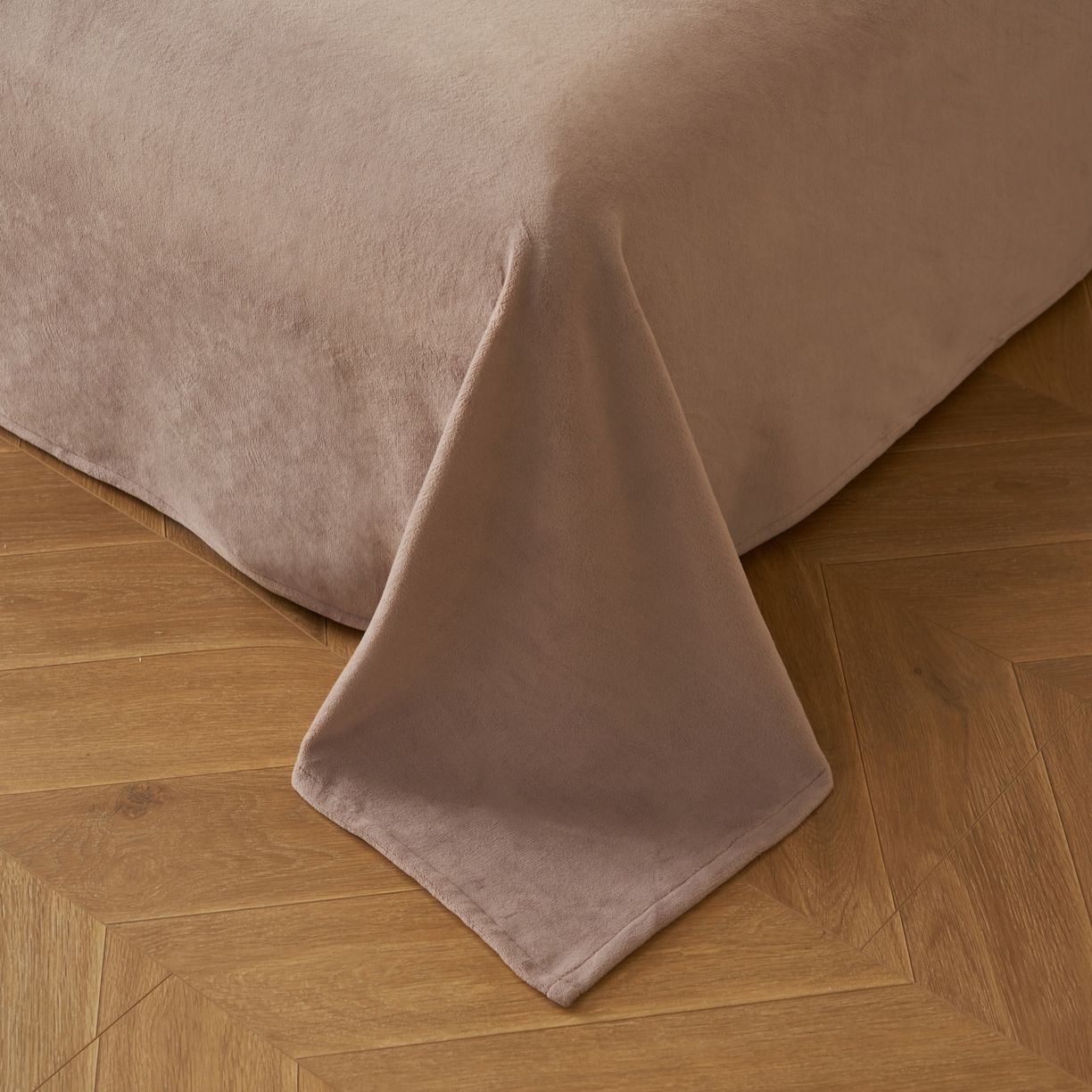 91家纺网 家纺一手货源 找家纺 晨曦家纺 2025新款加绒加厚230克少女风双层花边牛奶绒印花四件套 梦想花园