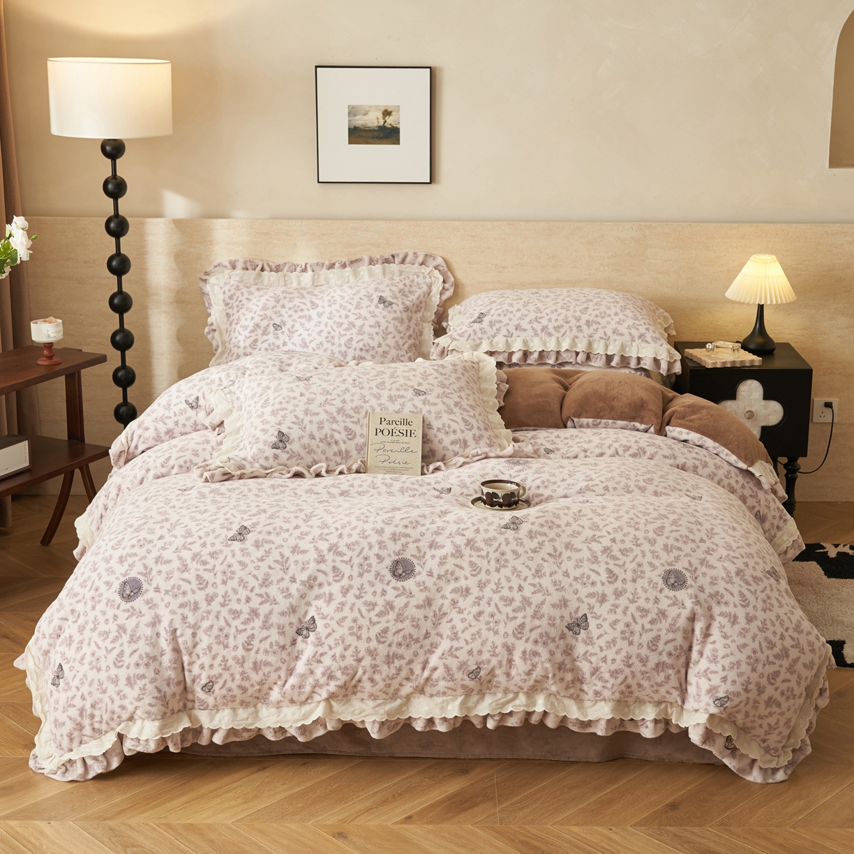 91家纺网 家纺一手货源 找家纺 晨曦家纺 2025新款加绒加厚230克少女风双层花边牛奶绒印花四件套 蝶梦