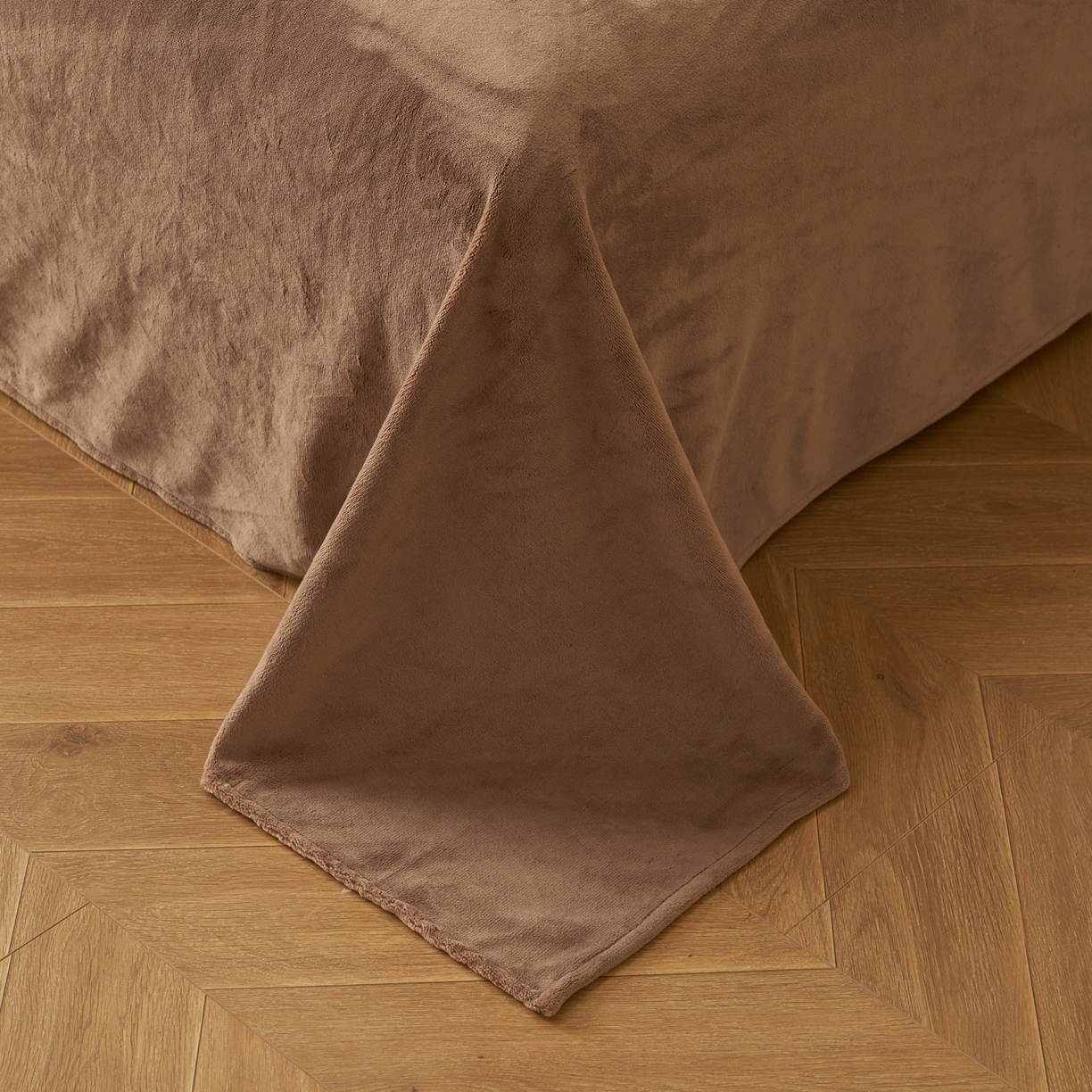 91家纺网 家纺一手货源 找家纺 晨曦家纺 2025新款加绒加厚230克少女风双层花边牛奶绒印花四件套 蝶梦