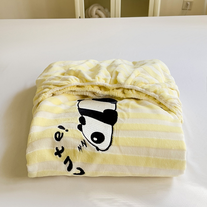 91家纺网 家纺一手货源 找家纺 小叮当家纺仓储工厂店 买家秀 爆款花型2025新款小清新绣花牛奶绒经典条纹系列单品床单床笠床单床笠单件 床单-黄条熊猫