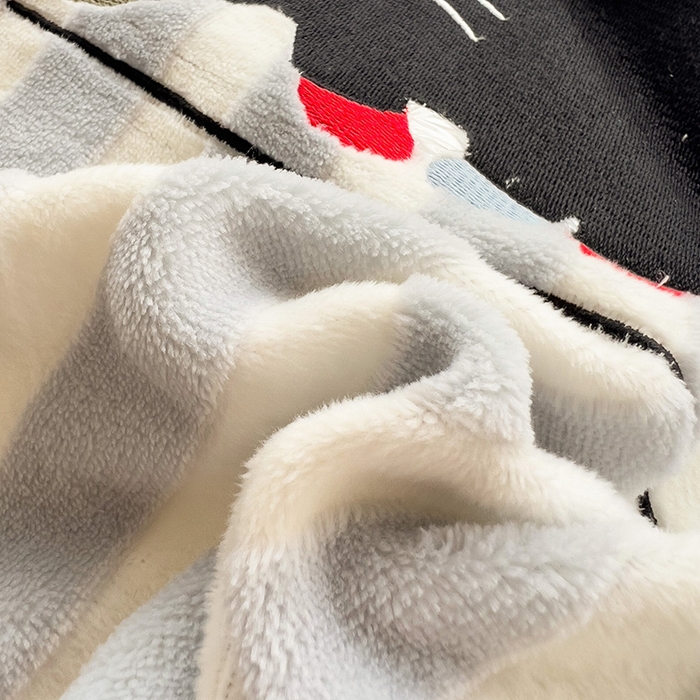 91家纺网 家纺一手货源 找家纺 小叮当家纺仓储工厂店 买家秀 爆款花型2025新款小清新绣花牛奶绒经典条纹系列单品床单床笠床单床笠单件 床单-灰条小猫