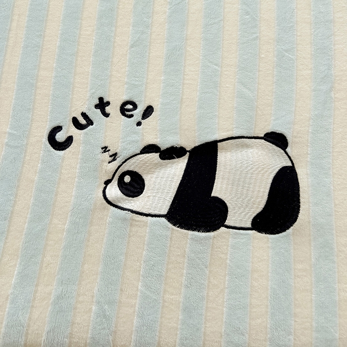 91家纺网 家纺一手货源 找家纺 小叮当家纺仓储工厂店 买家秀 爆款花型2025新款小清新绣花牛奶绒经典条纹系列单品床单床笠床单床笠单件 床单-蓝条熊猫