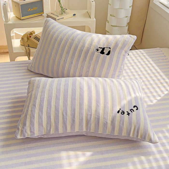 91家纺网 家纺一手货源 找家纺 小叮当家纺仓储工厂店 买家秀 爆款花型2025新款小清新绣花牛奶绒经典条纹系列单品床单床笠床单床笠单件 床单-紫条熊猫