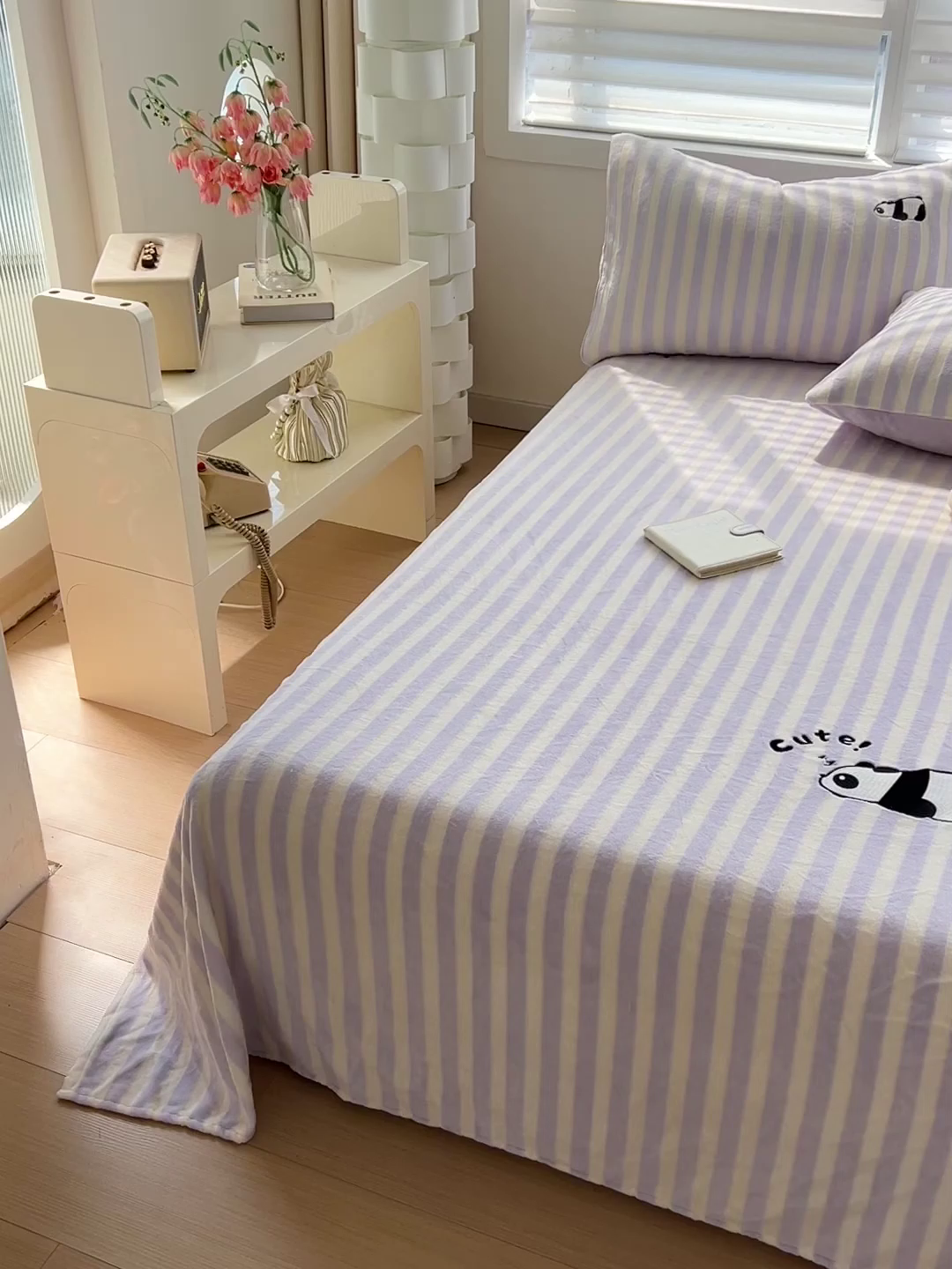 91家纺网 家纺一手货源 找家纺 小叮当家纺仓储工厂店 买家秀 爆款花型2025新款小清新绣花牛奶绒经典条纹系列单品床单床笠床单床笠单件 床单-紫条熊猫