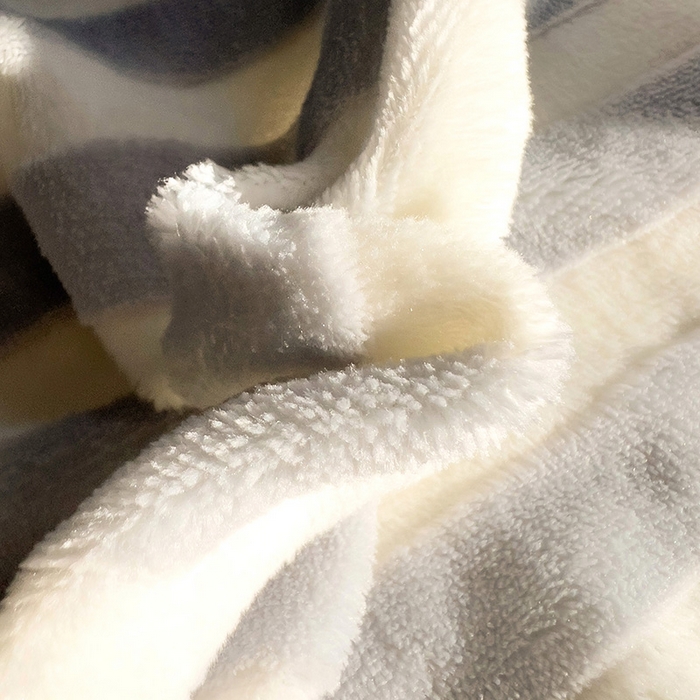 91家纺网 家纺一手货源 找家纺 小叮当家纺仓储工厂店 买家秀 爆款花型2025新款小清新绣花牛奶绒经典条纹系列单品床单床笠床单床笠单件 床笠-灰条小猫