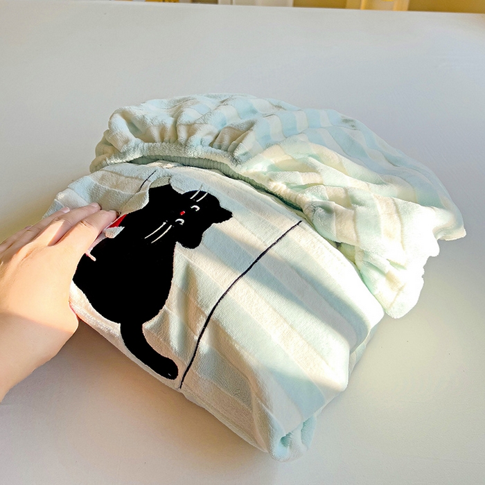 91家纺网 家纺一手货源 找家纺 小叮当家纺仓储工厂店 买家秀 爆款花型2025新款小清新绣花牛奶绒经典条纹系列单品床单床笠床单床笠单件 床笠-蓝条小猫