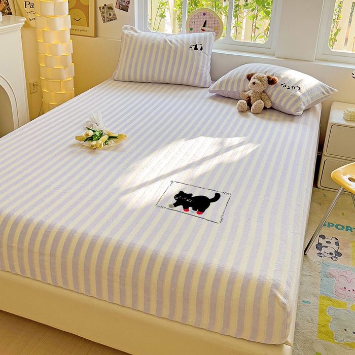 91家纺网 家纺一手货源 找家纺 小叮当家纺仓储工厂店 买家秀 爆款花型2025新款小清新绣花牛奶绒经典条纹系列单品床单床笠床单床笠单件 床笠-紫条小猫