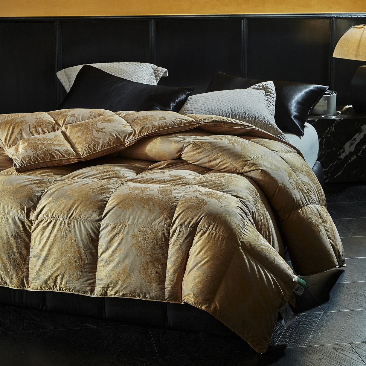 91家纺网 家纺一手货源 找家纺 （总）暖羽屋羽绒馆 2025新款弗莱尔金 鹅绒丝被芯 羽毛被子 羽绒被子白鹅绒毛冬被 双人春秋被被子被芯