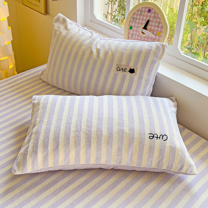 91家纺网 家纺一手货源 找家纺 小叮当家纺仓储工厂店 买家秀 爆款花型2025新款小清新绣花牛奶绒经典条纹系列单品床单床笠床单床笠单件 床笠-紫条小猫