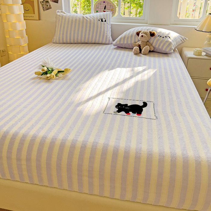 91家纺网 家纺一手货源 找家纺 小叮当家纺仓储工厂店 买家秀 爆款花型2025新款小清新绣花牛奶绒经典条纹系列单品床单床笠床单床笠单件 床笠-紫条小猫