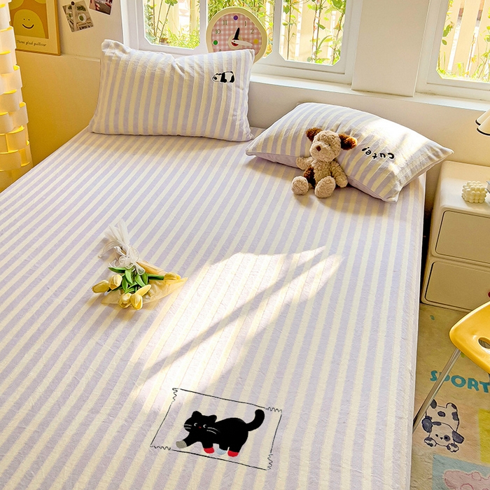 91家纺网 家纺一手货源 找家纺 小叮当家纺仓储工厂店 买家秀 爆款花型2025新款小清新绣花牛奶绒经典条纹系列单品床单床笠床单床笠单件 床笠-紫条小猫