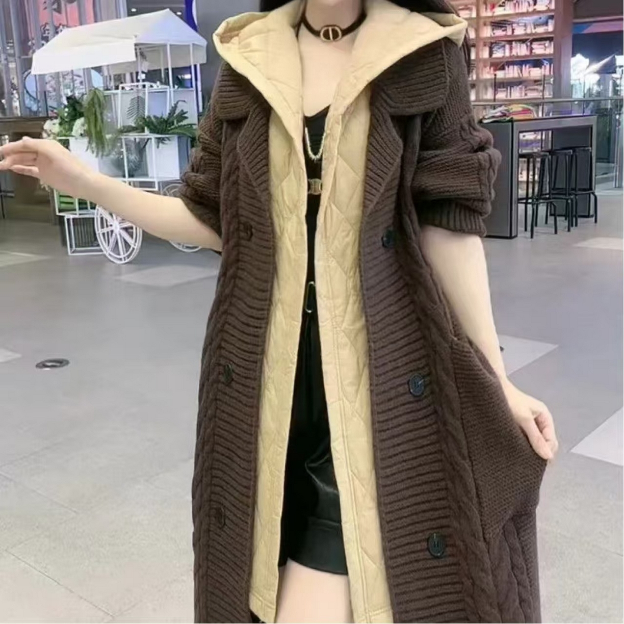 91家纺网 家纺一手货源 找家纺 （总）洛兰沙家居馆 只代发  大气新款假两件毛衣外套女春秋开衫中长款洋气宽松外穿连帽针织上衣