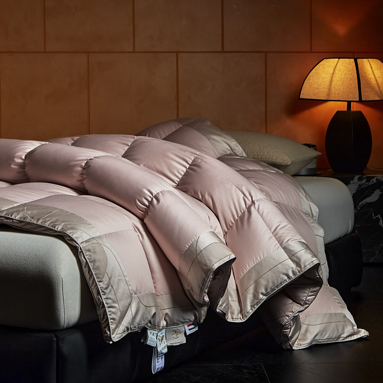 91家纺网 家纺一手货源 找家纺 暖羽屋羽绒馆 2025新款莱赛尔 95白鸭绒被芯 鸭绒被子 婚庆双人被 绣花羽绒被 冬被被子被芯 罗玛 粉