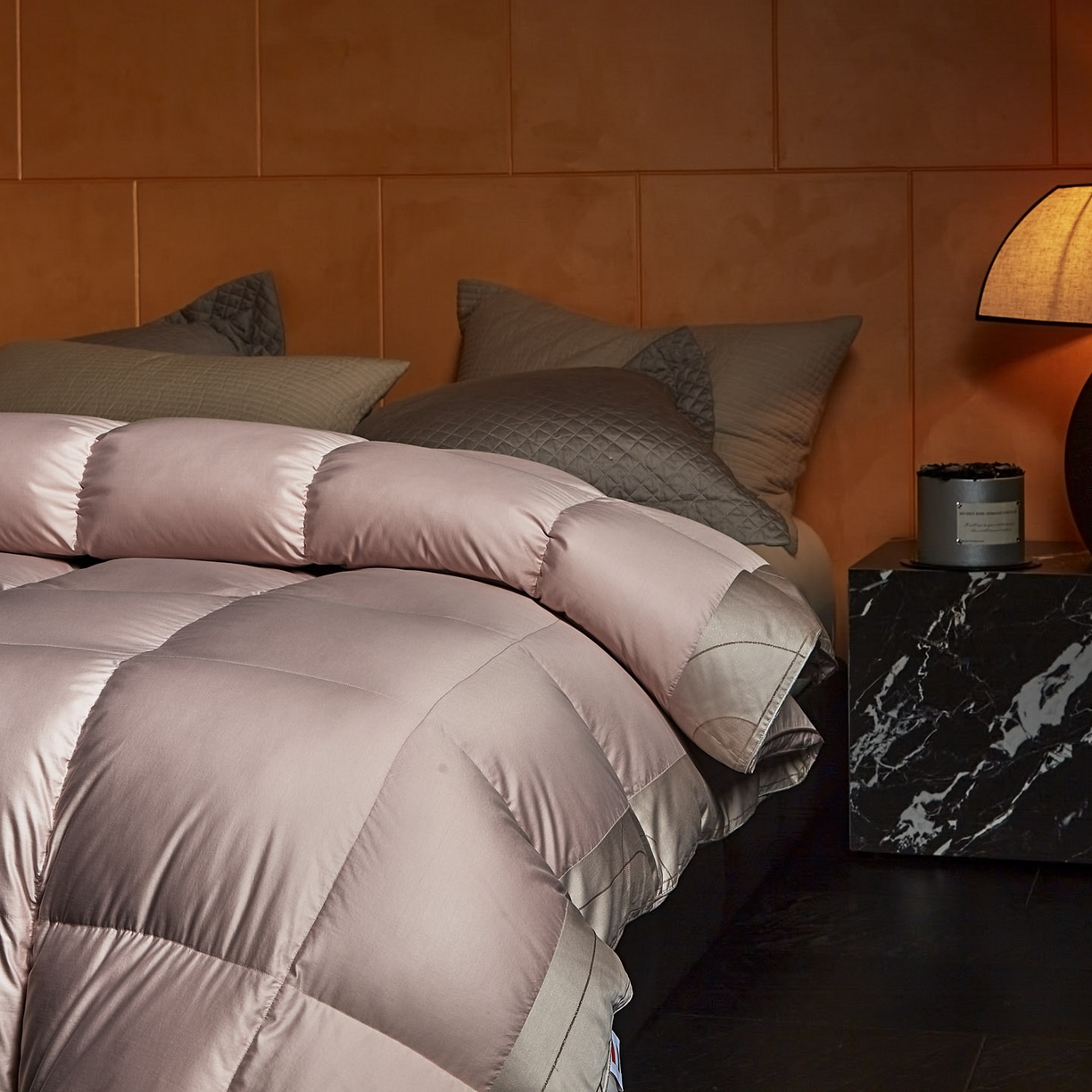 91家纺网 家纺一手货源 找家纺 暖羽屋羽绒馆 2025新款莱赛尔 95白鸭绒被芯 鸭绒被子 婚庆双人被 绣花羽绒被 冬被被子被芯 罗玛 粉