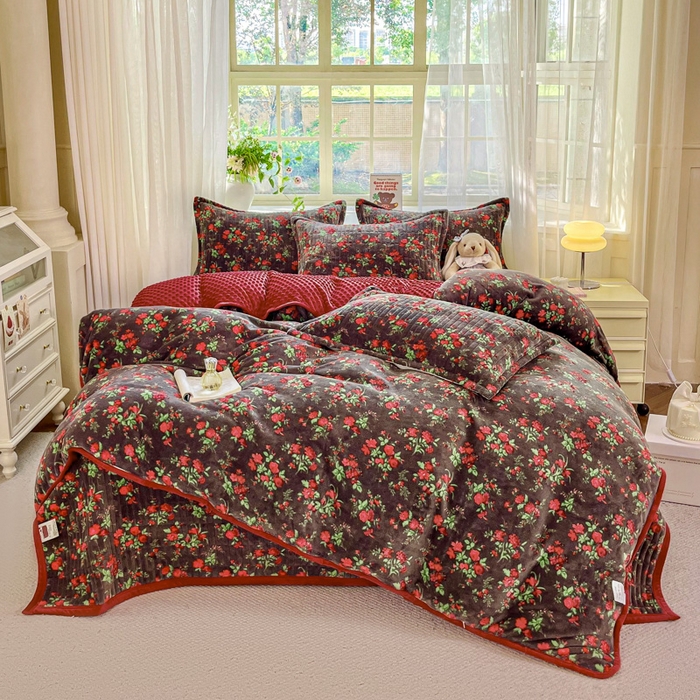 91家纺网 家纺一手货源 找家纺 （总）尚美 2025新款豆豆绒牛奶绒大花边床盖四件套（床盖花边随机）