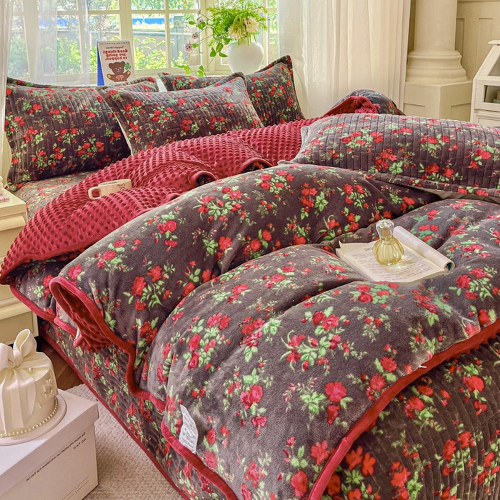 91家纺网 家纺一手货源 找家纺 尚美 2025新款豆豆绒高克重床盖被套四件套 小美好