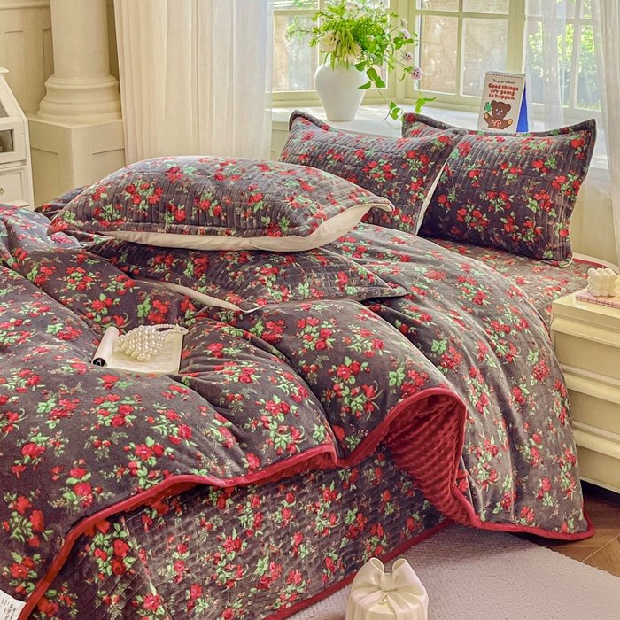 91家纺网 家纺一手货源 找家纺 尚美 2025新款豆豆绒高克重床盖被套四件套 小美好