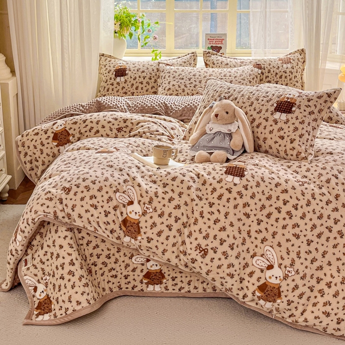 91家纺网 家纺一手货源 找家纺 尚美 2025新款豆豆绒高克重床盖被套四件套 咖色兔