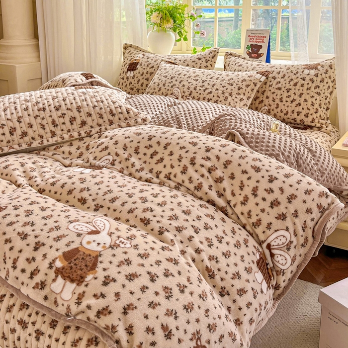 91家纺网 家纺一手货源 找家纺 尚美 2025新款豆豆绒高克重床盖被套四件套 咖色兔