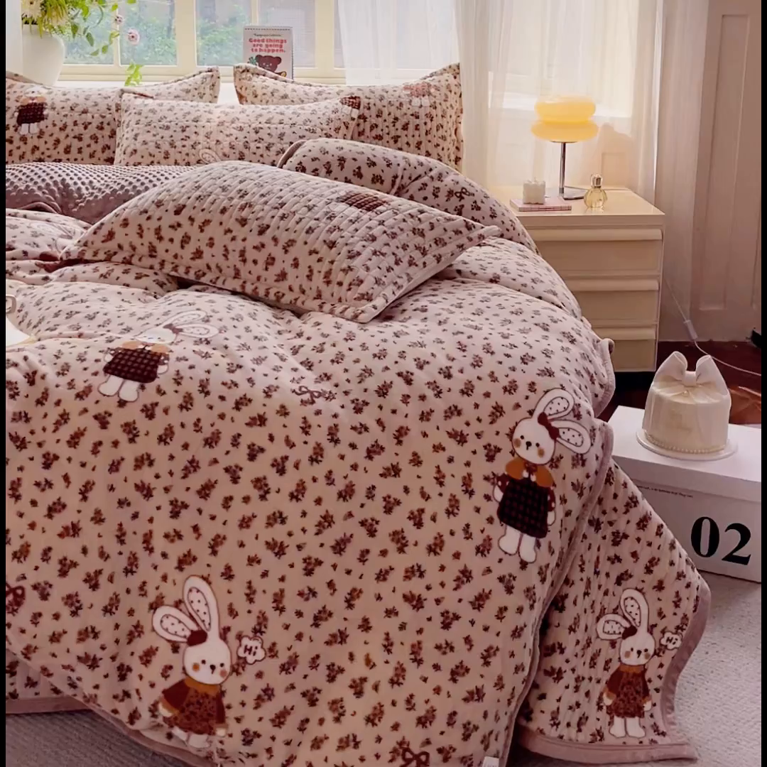 91家纺网 家纺一手货源 找家纺 尚美 2025新款豆豆绒高克重床盖被套四件套 咖色兔