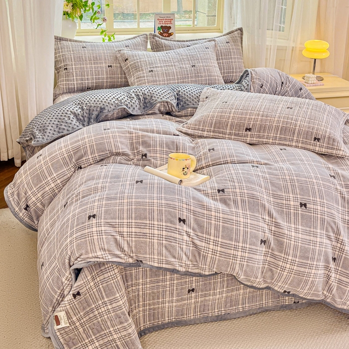 91家纺网 家纺一手货源 找家纺 尚美 2025新款豆豆绒高克重床盖被套四件套 黑色蝴蝶结