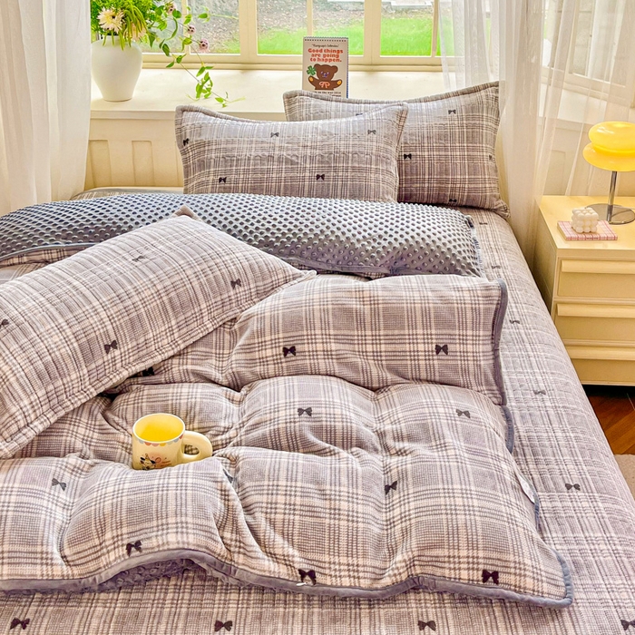 91家纺网 家纺一手货源 找家纺 尚美 2025新款豆豆绒高克重床盖被套四件套 黑色蝴蝶结