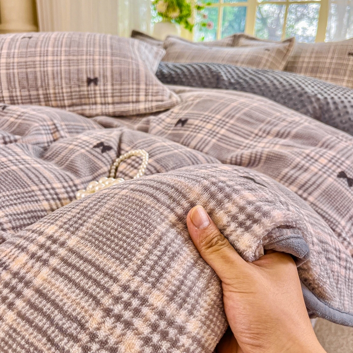 91家纺网 家纺一手货源 找家纺 尚美 2025新款豆豆绒高克重床盖被套四件套 黑色蝴蝶结