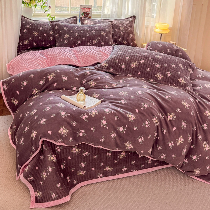 91家纺网 家纺一手货源 找家纺 尚美 2025新款豆豆绒高克重床盖被套四件套 花蕾