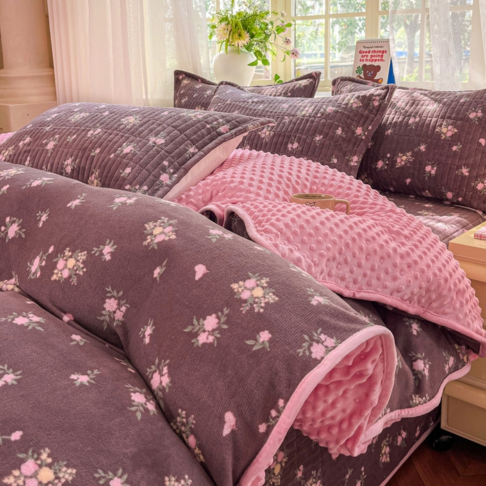 91家纺网 家纺一手货源 找家纺 尚美 2025新款豆豆绒高克重床盖被套四件套 花蕾