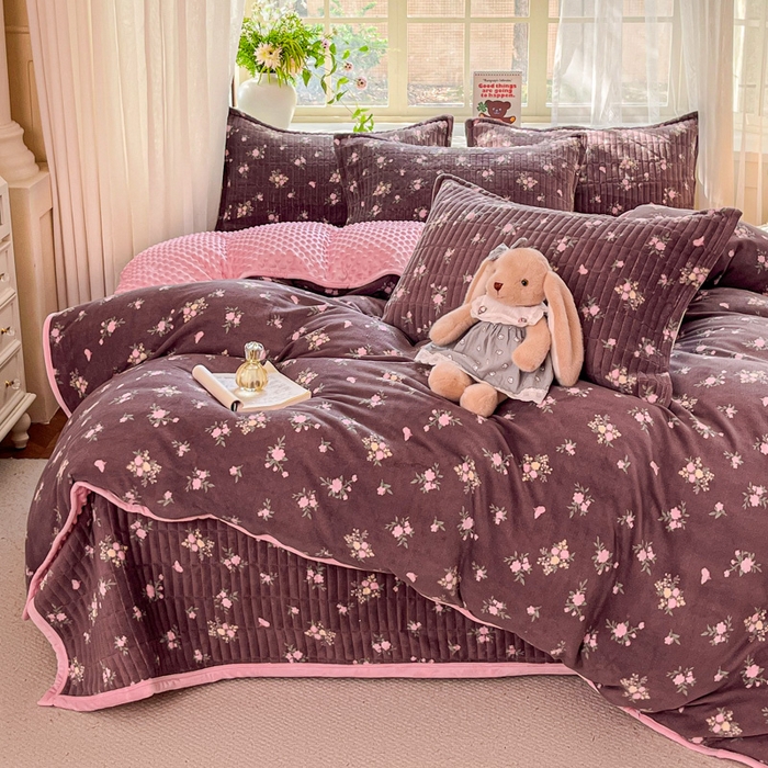 91家纺网 家纺一手货源 找家纺 尚美 2025新款豆豆绒高克重床盖被套四件套 花蕾