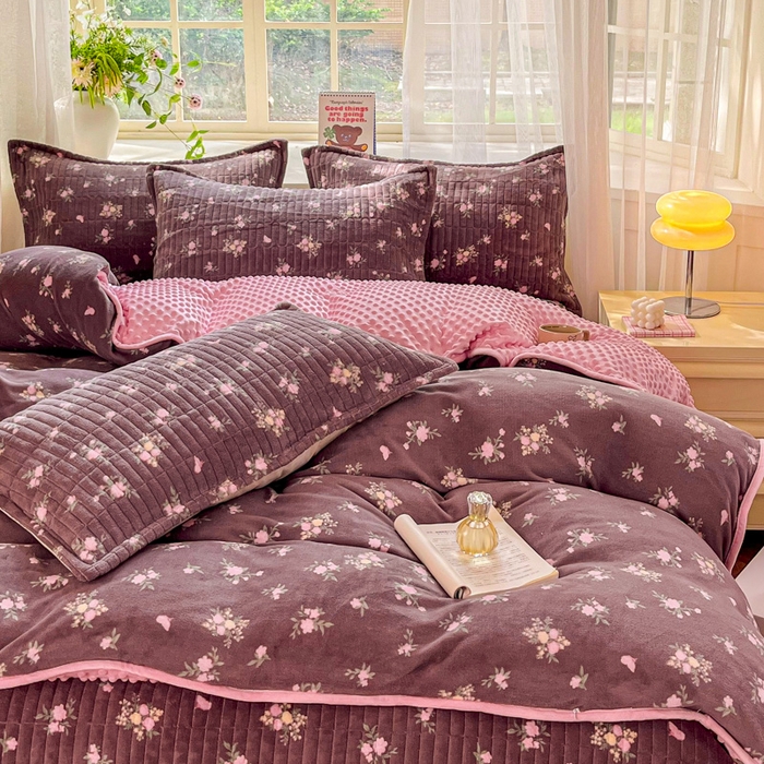 91家纺网 家纺一手货源 找家纺 尚美 2025新款豆豆绒高克重床盖被套四件套 花蕾