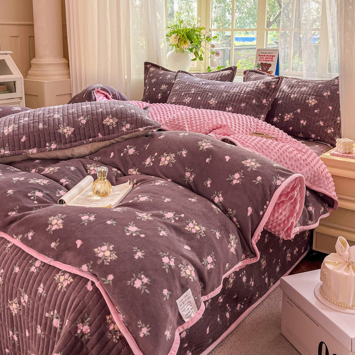 91家纺网 家纺一手货源 找家纺 尚美 2025新款豆豆绒高克重床盖被套四件套 花蕾