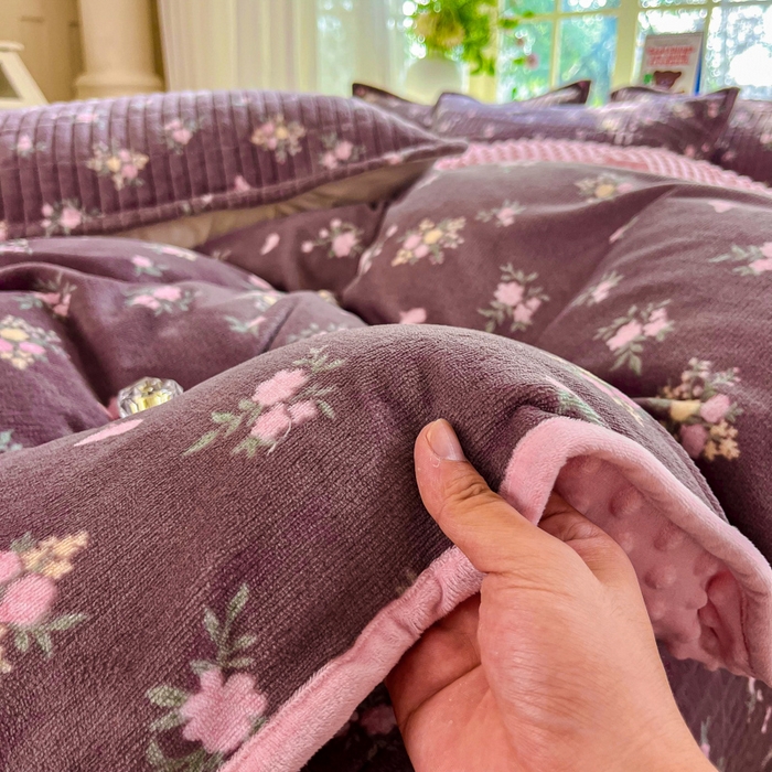 91家纺网 家纺一手货源 找家纺 尚美 2025新款豆豆绒高克重床盖被套四件套 花蕾