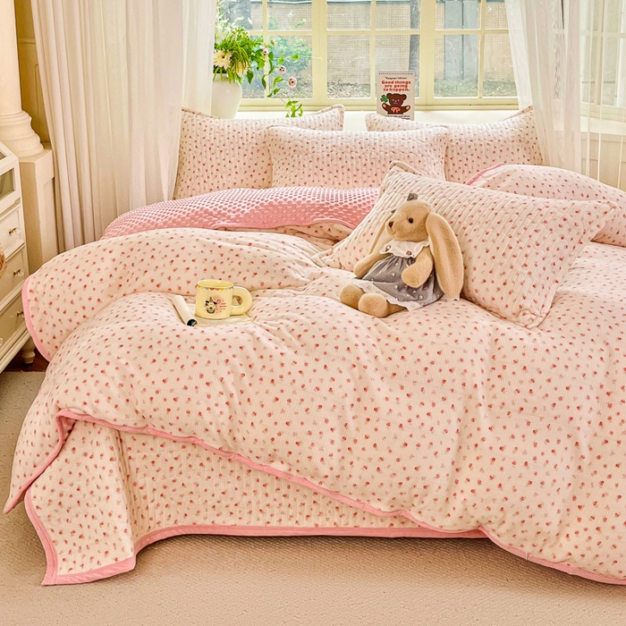 91家纺网 家纺一手货源 找家纺 尚美 2025新款豆豆绒高克重床盖被套四件套 花园