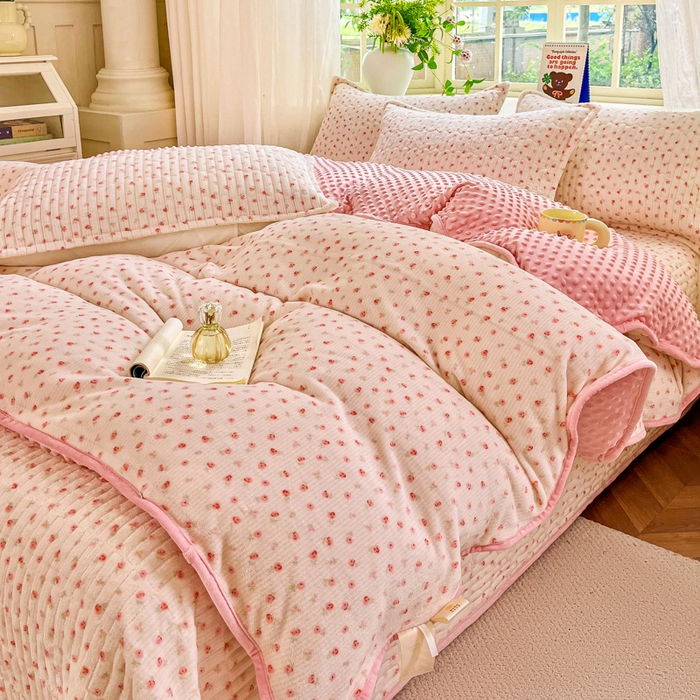 91家纺网 家纺一手货源 找家纺 尚美 2025新款豆豆绒高克重床盖被套四件套 花园