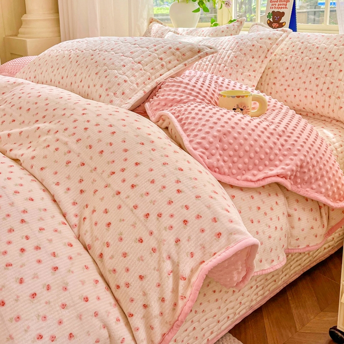 91家纺网 家纺一手货源 找家纺 尚美 2025新款豆豆绒高克重床盖被套四件套 花园