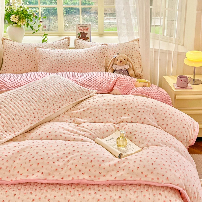 91家纺网 家纺一手货源 找家纺 尚美 2025新款豆豆绒高克重床盖被套四件套 花园