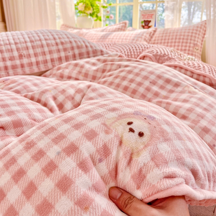 91家纺网 家纺一手货源 找家纺 尚美 2025新款豆豆绒高克重床盖被套四件套 可爱狗