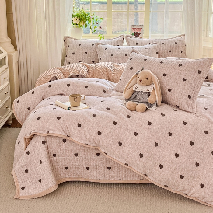 91家纺网 家纺一手货源 找家纺 尚美 2025新款豆豆绒高克重床盖被套四件套 可爱心