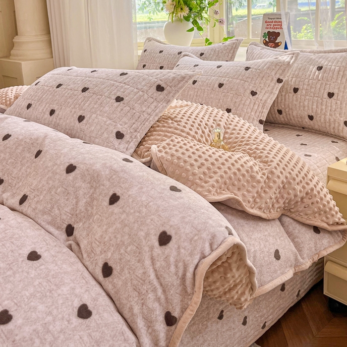 91家纺网 家纺一手货源 找家纺 尚美 2025新款豆豆绒高克重床盖被套四件套 可爱心