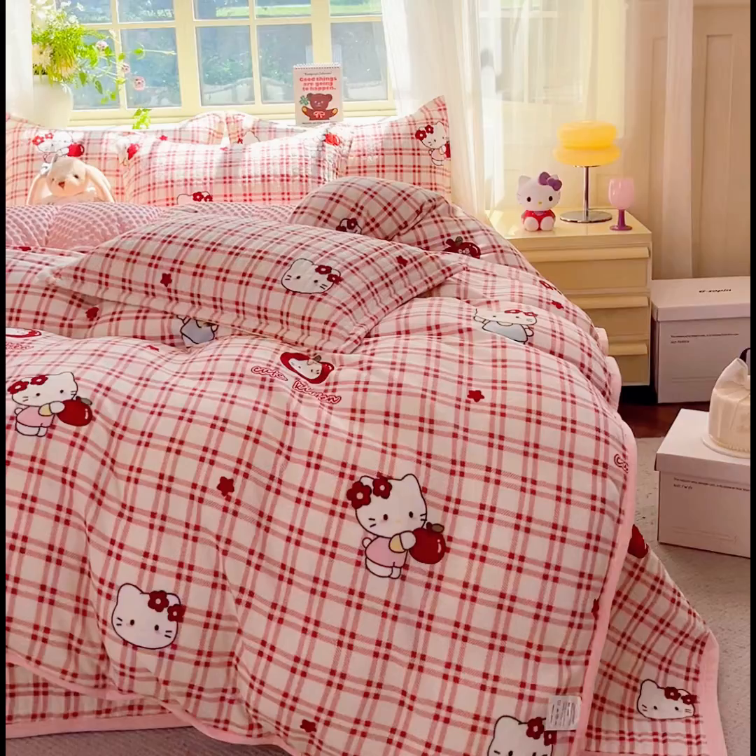 91家纺网 家纺一手货源 找家纺 尚美 2025新款豆豆绒高克重床盖被套四件套 苹果KT猫