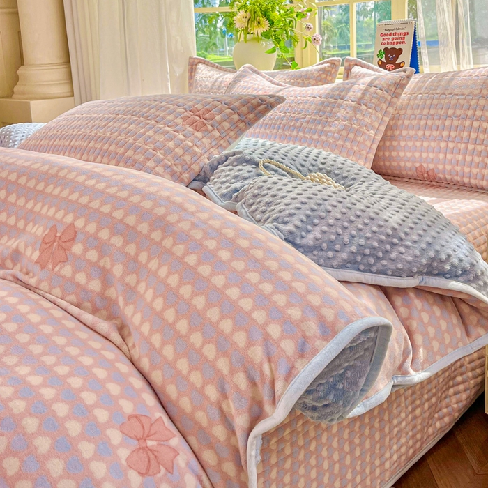 91家纺网 家纺一手货源 找家纺 尚美 2025新款豆豆绒高克重床盖被套四件套 甜心