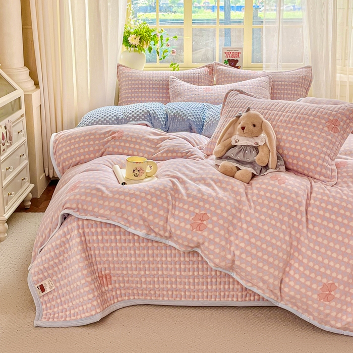 91家纺网 家纺一手货源 找家纺 尚美 2025新款豆豆绒高克重床盖被套四件套 甜心