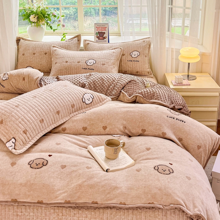 91家纺网 家纺一手货源 找家纺 尚美 2025新款豆豆绒高克重床盖被套四件套 心心狗