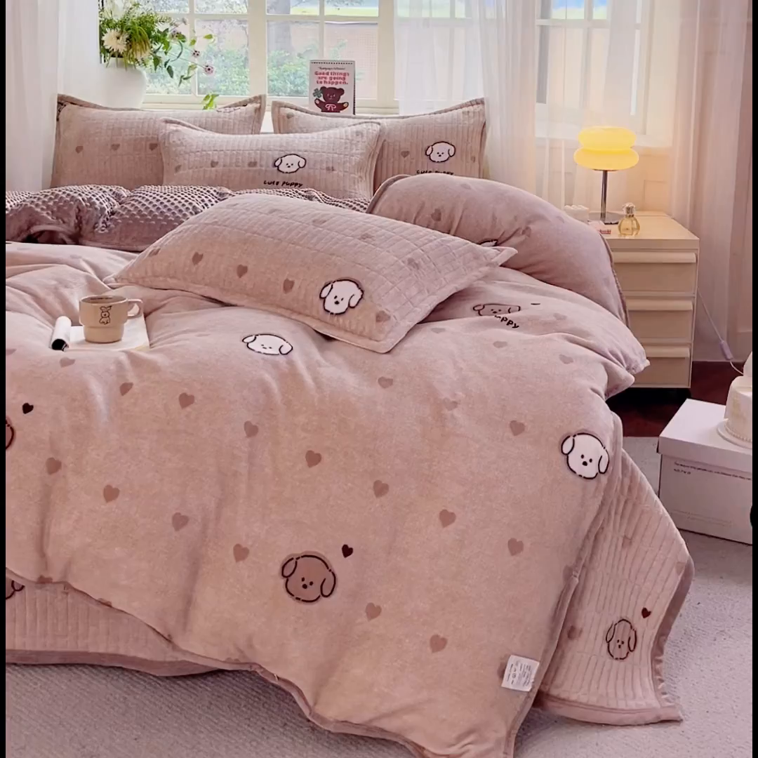 91家纺网 家纺一手货源 找家纺 尚美 2025新款豆豆绒高克重床盖被套四件套 心心狗