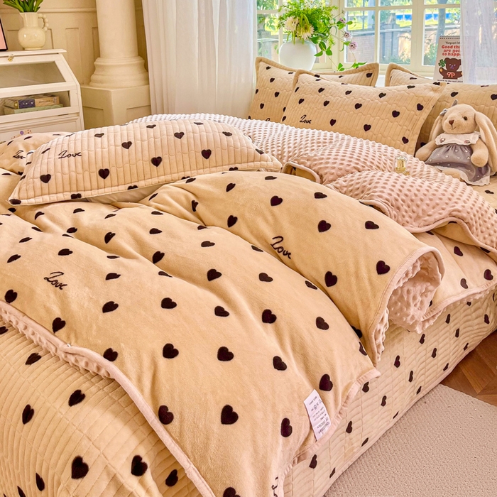 91家纺网 家纺一手货源 找家纺 尚美 2025新款豆豆绒高克重床盖被套四件套 心语