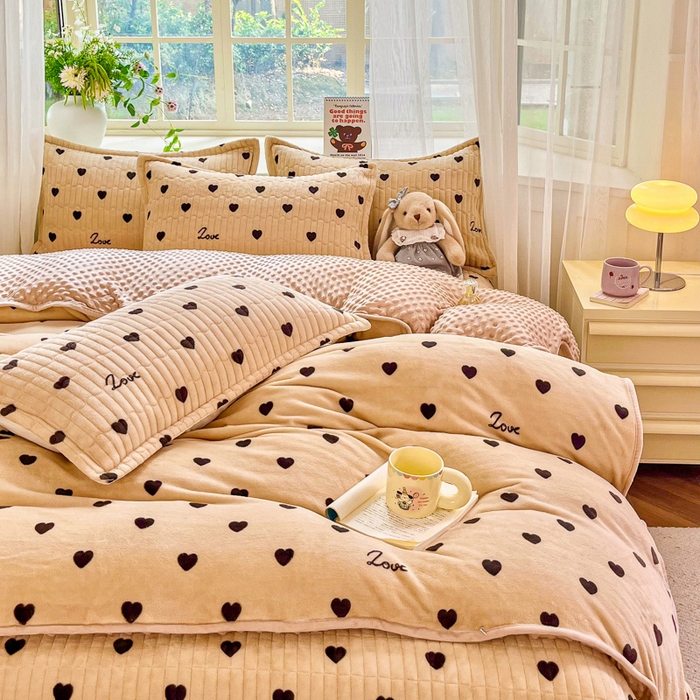 91家纺网 家纺一手货源 找家纺 尚美 2025新款豆豆绒高克重床盖被套四件套 心语