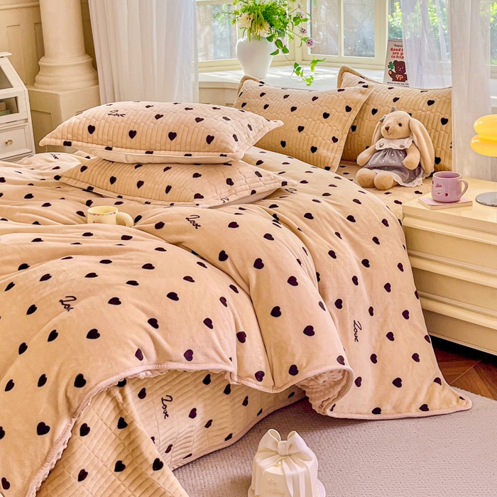 91家纺网 家纺一手货源 找家纺 尚美 2025新款豆豆绒高克重床盖被套四件套 心语